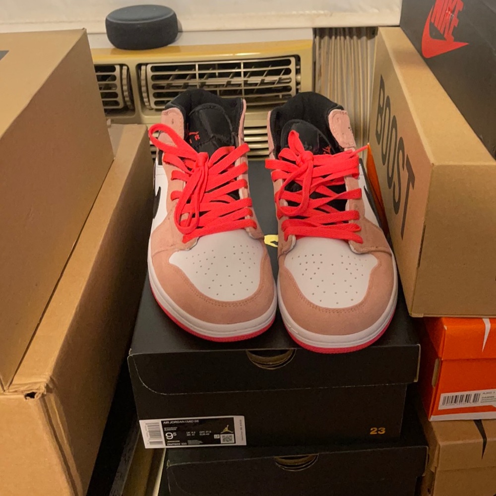 Jordan Mid Crimson Tint